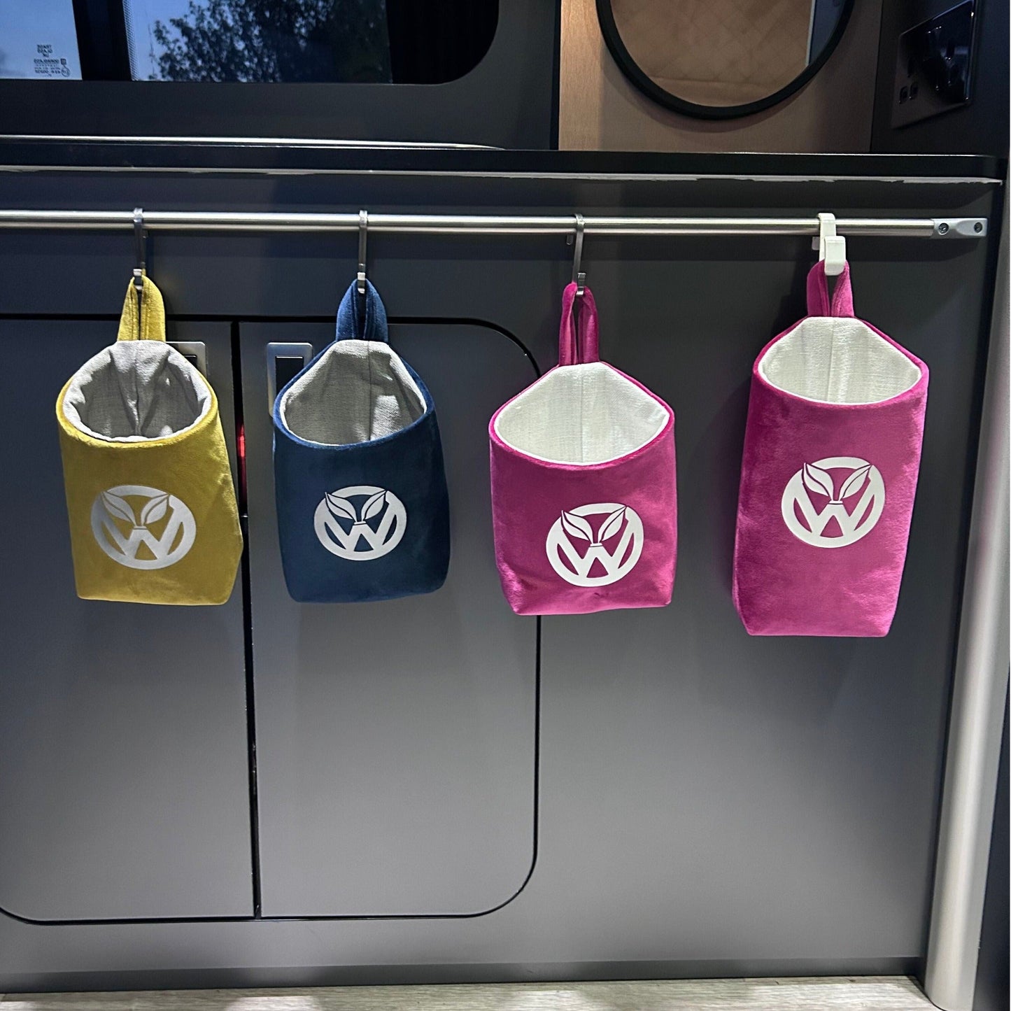 Volkswagen leaf logo velour hanging baskets